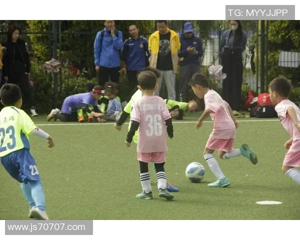 小小足球星读点燃孩子们的运动梦想与成长故事探索之旅